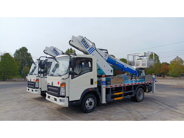 SINOTRUK HOWO 4x2 22Meter Hydraulic Telescopic Boom Aerial Truck Platform Truck