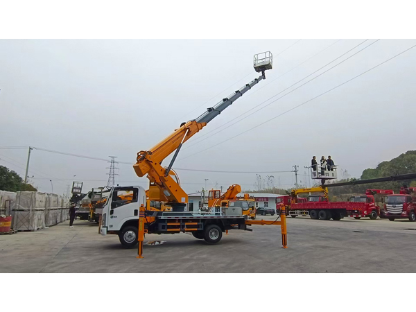 ISUZU 33Meter Insulated Booms Aerial Work Platform Basket Hydraulic Truck