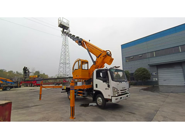 ISUZU 33Meter Insulated Booms Aerial Work Platform Basket Hydraulic Truck