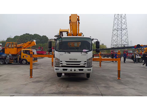 ISUZU 33Meter Insulated Booms Aerial Work Platform Basket Hydraulic Truck