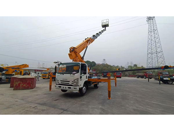 ISUZU 33Meter Insulated Booms Aerial Work Platform Basket Hydraulic Truck