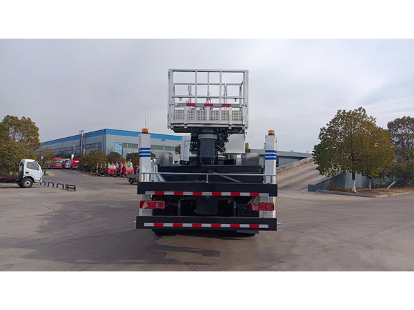 CLW Brand off Road Telescopic Aerial Boom Lift High Altitude Vehicle Platform Truck