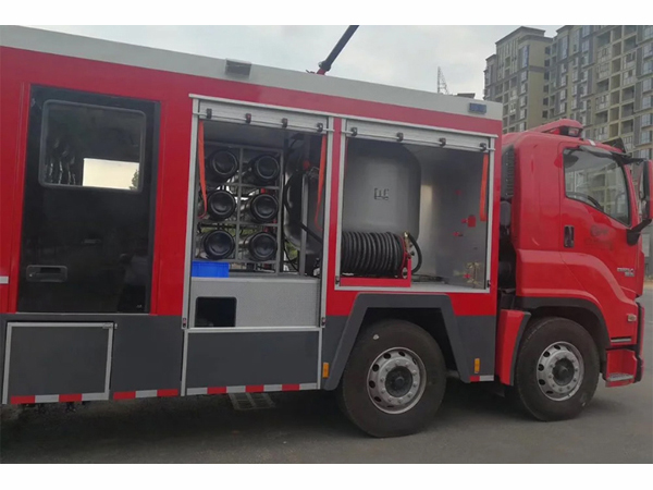 ISUZU 12000liters water 3400liters Foam 2000liters Powder Water Foam Powder Combined Fire Fighting Truck